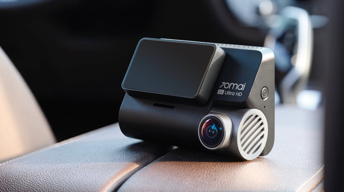 70mai A810 mounted on car dashboard