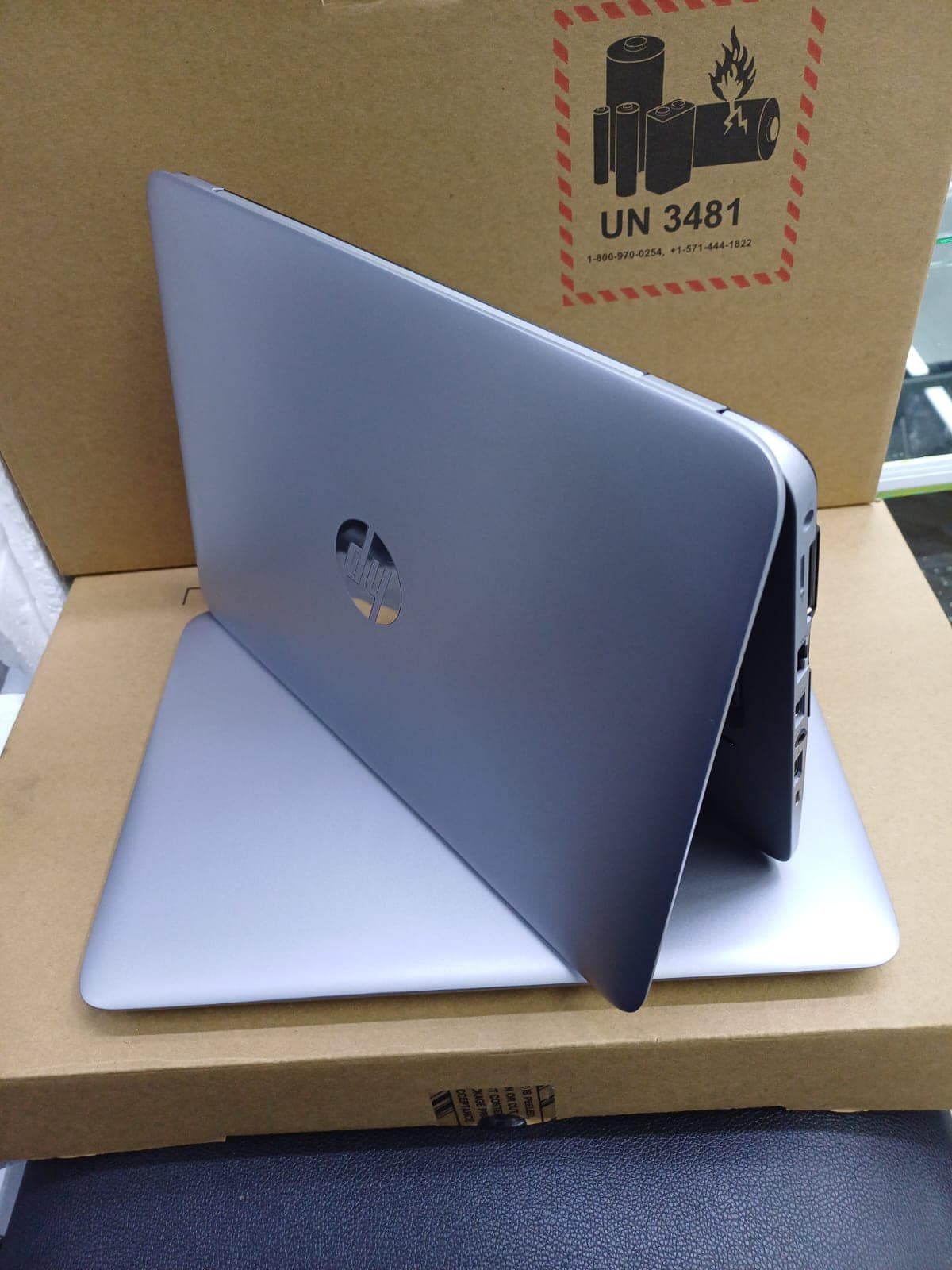 HP EliteBook 820 G3 ports and slim design