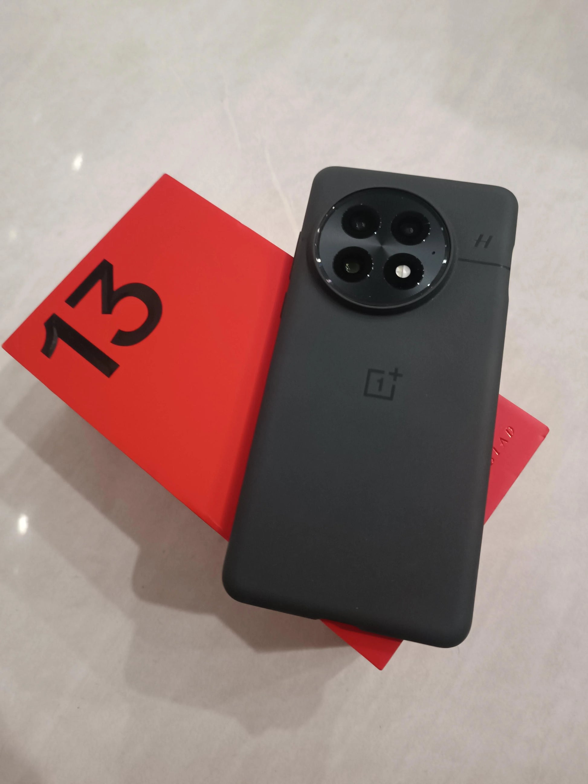 OnePlus 13 AMOLED 120Hz screen gaming performance